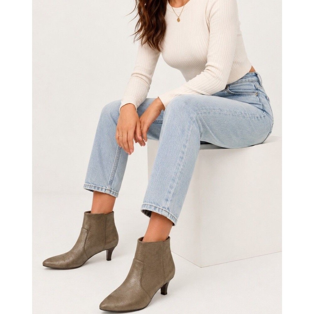 Clarks Linvale Judith Ankle Boots Women 11W Metallic Gold Kitten Heel Pointed To
